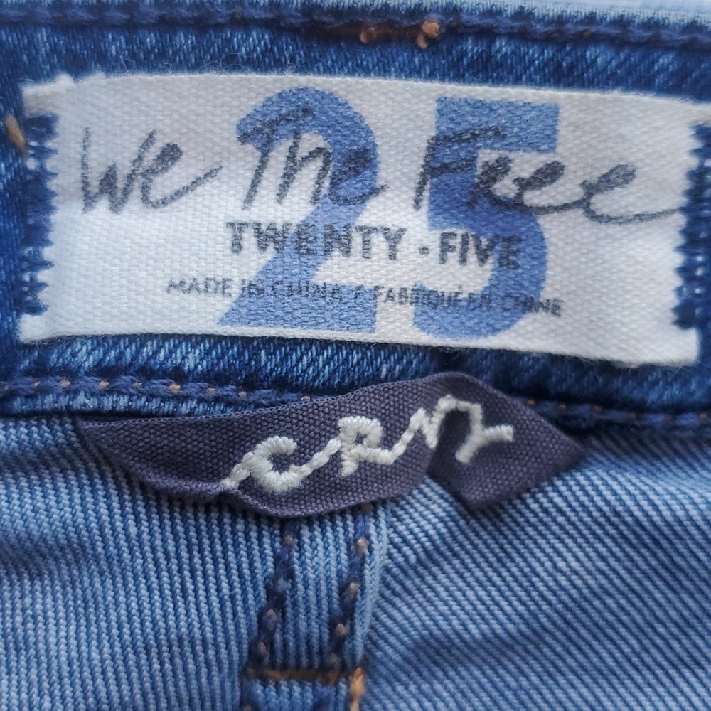We the Free Free People Medium Blue Wash CRVY Vintage High Rise Jean Shorts 25 - Picture 4 of 7